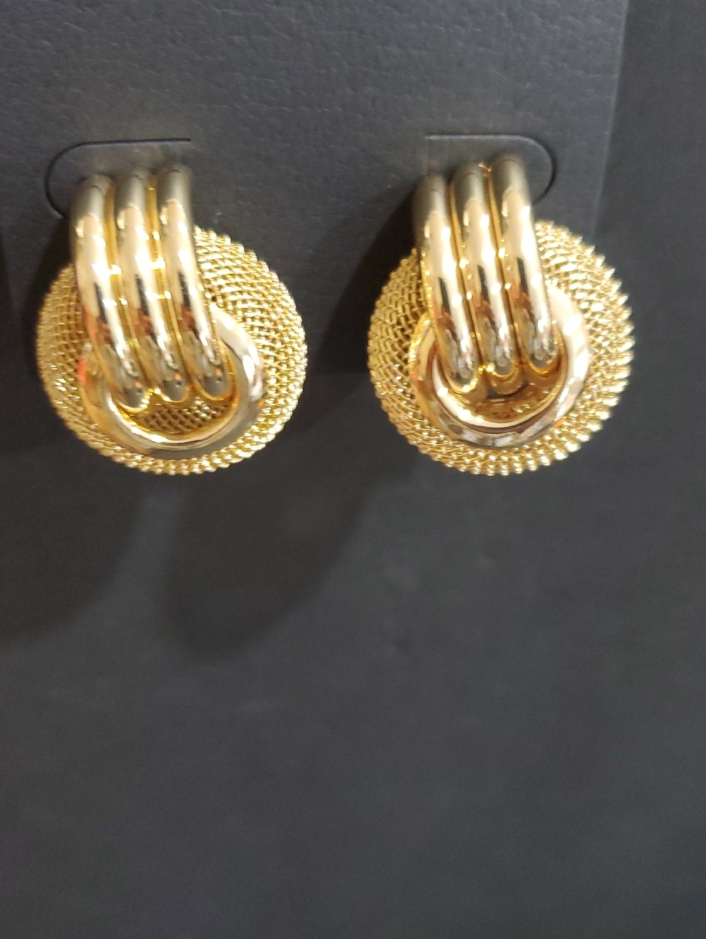 Steve Madden gold tone net mesh circle triple hoop stud back earrings brand new - Picture 4 of 8